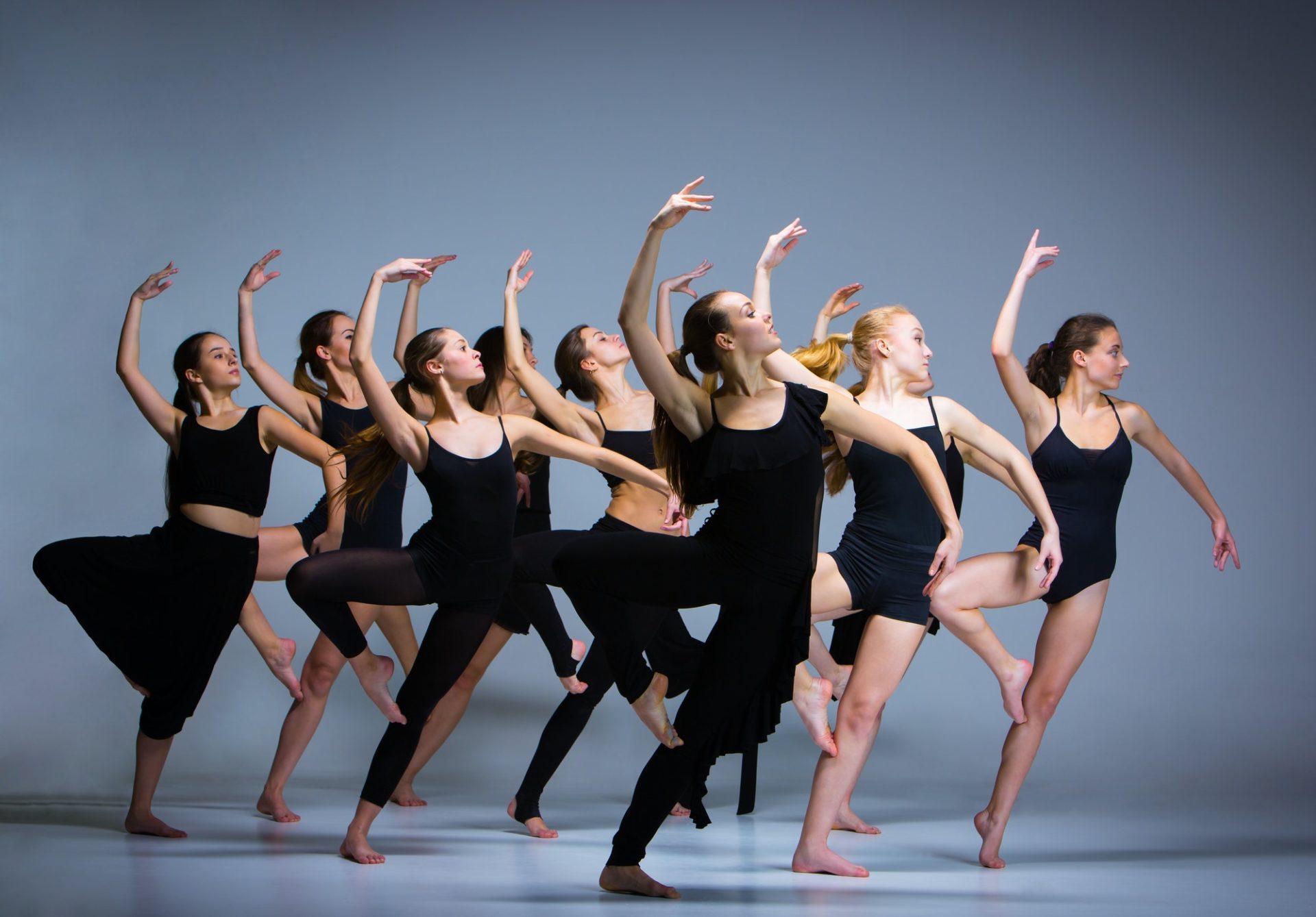 the-group-of-modern-ballet-dancers.jpg